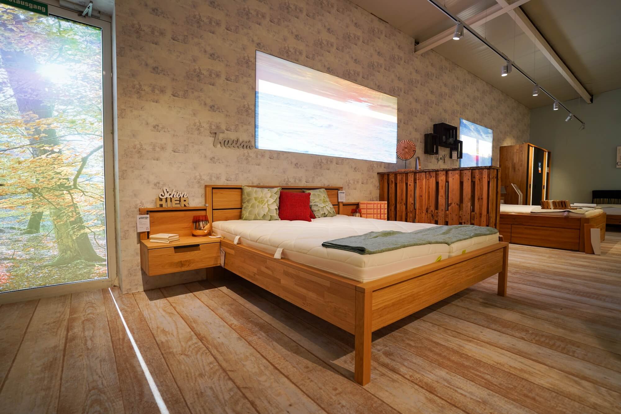 Bett Massivholz mit Nachttisch