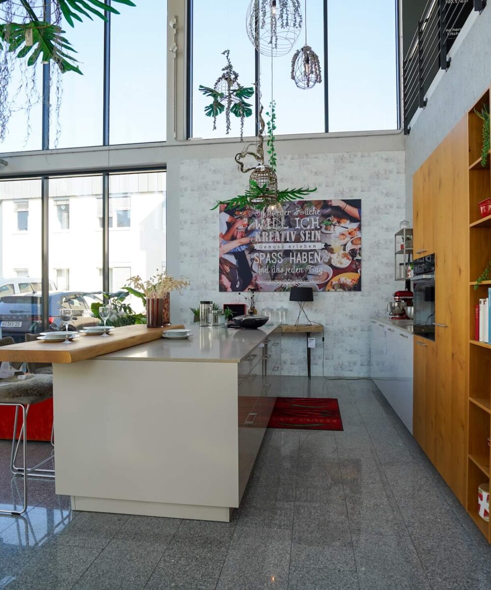 Schüller moderne Einbauküche mit Theke