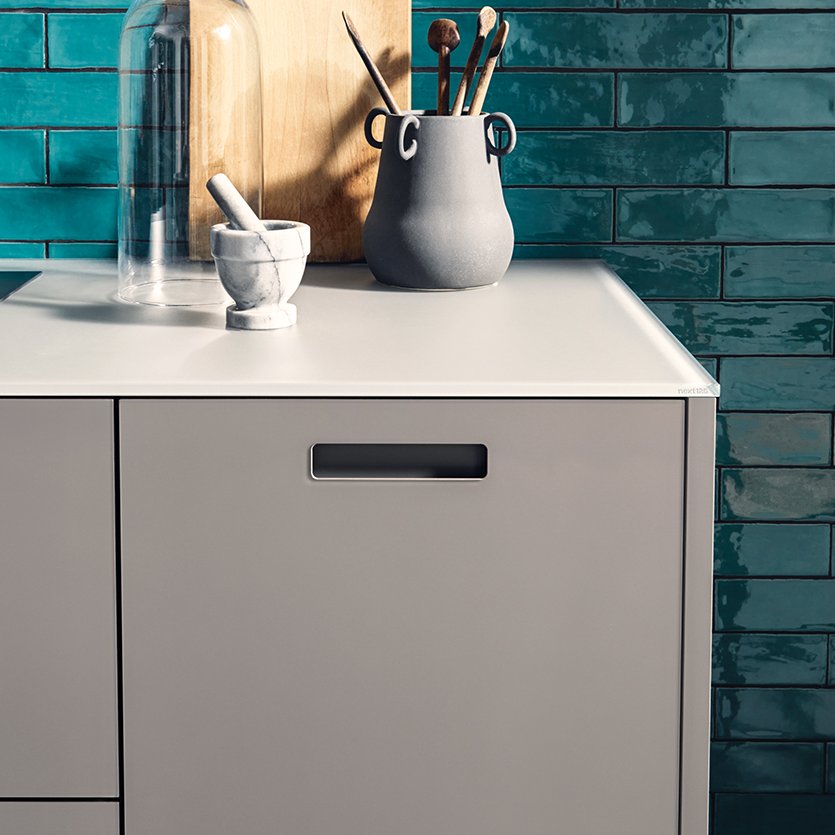 Next125 Glasfront grau matt