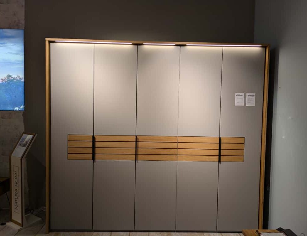 Kleiderschrank Drehtürenschrank Scottsdale mit Beleuchtung