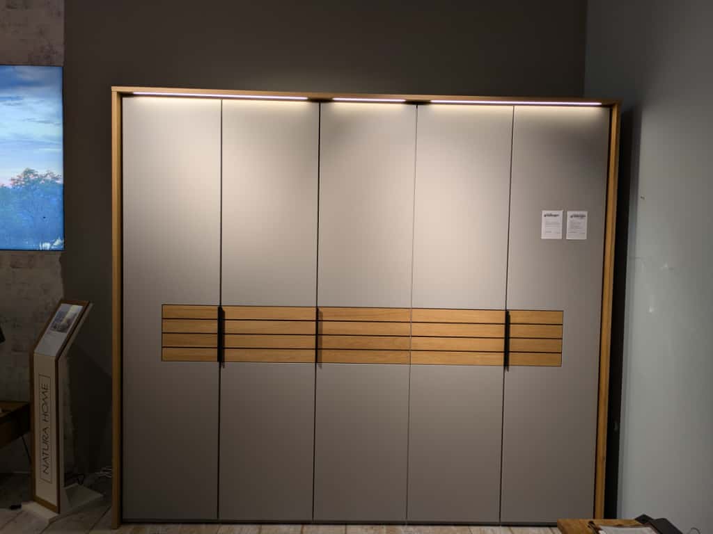 Kleiderschrank Drehtürenschrank Scottsdale mit Beleuchtung