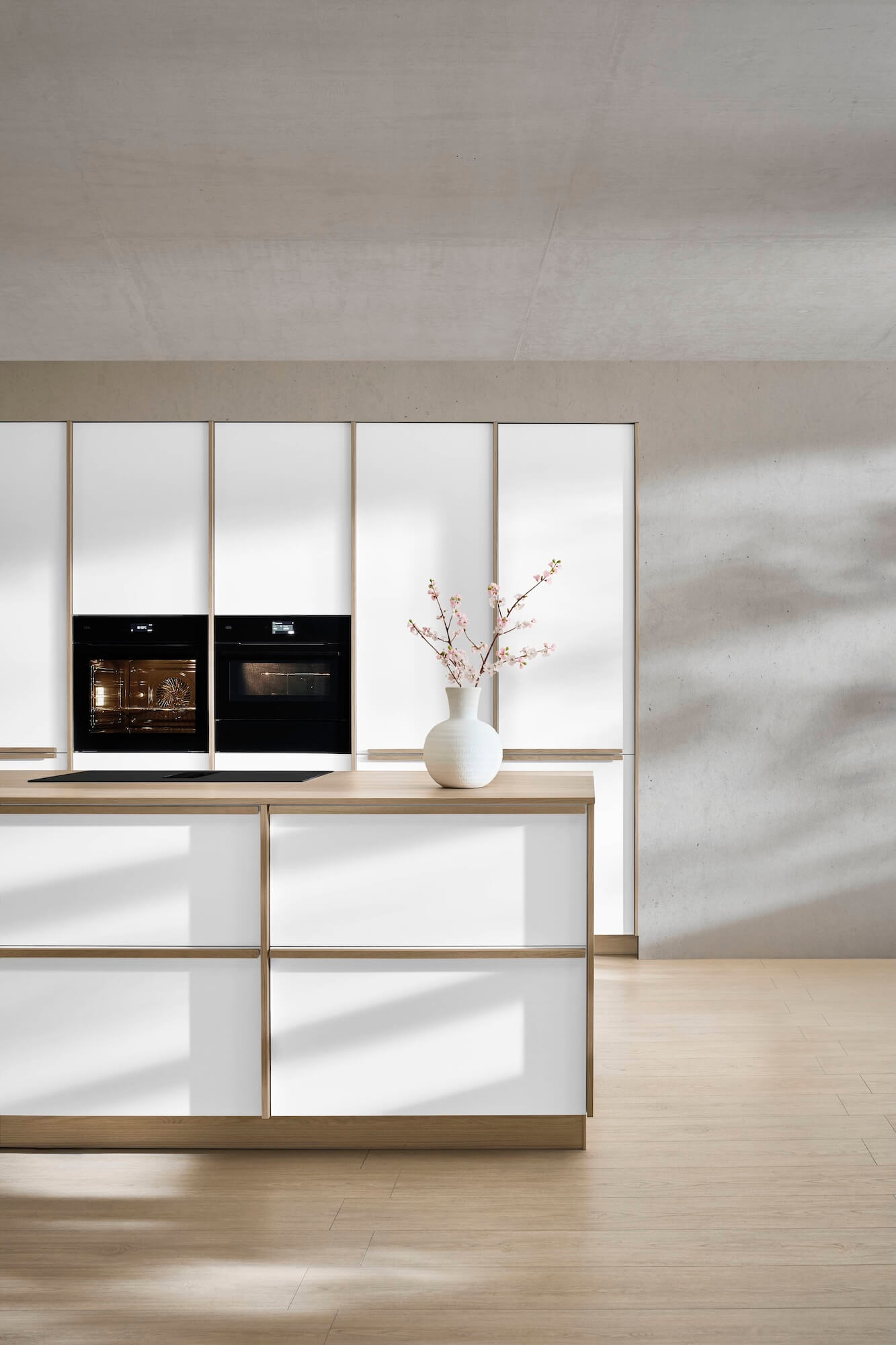 Nobilia-Inselkueche-modern-Weiss-Japandi-Stil