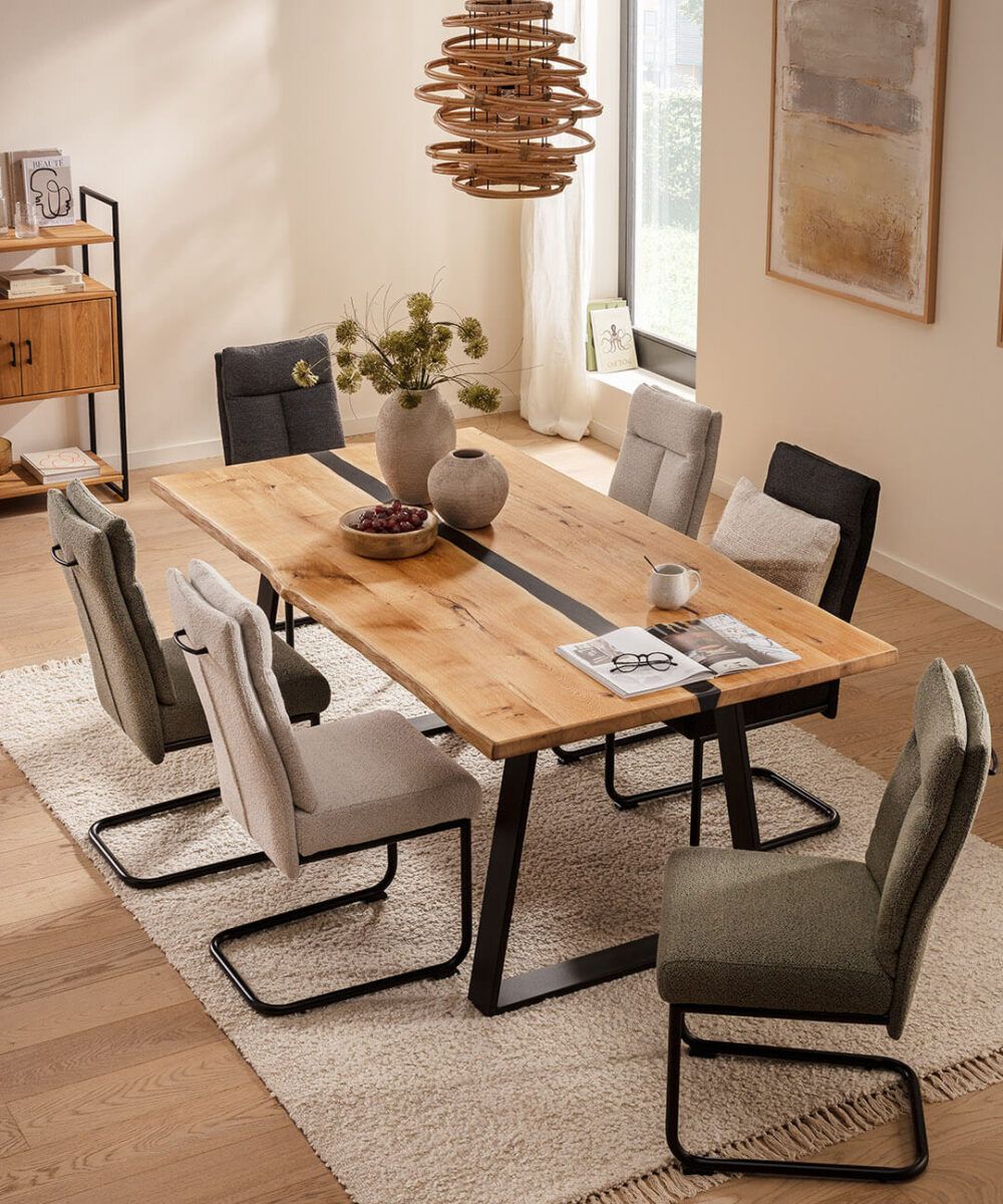 natura-home-kima-esstisch-und-ravina-freischwinger