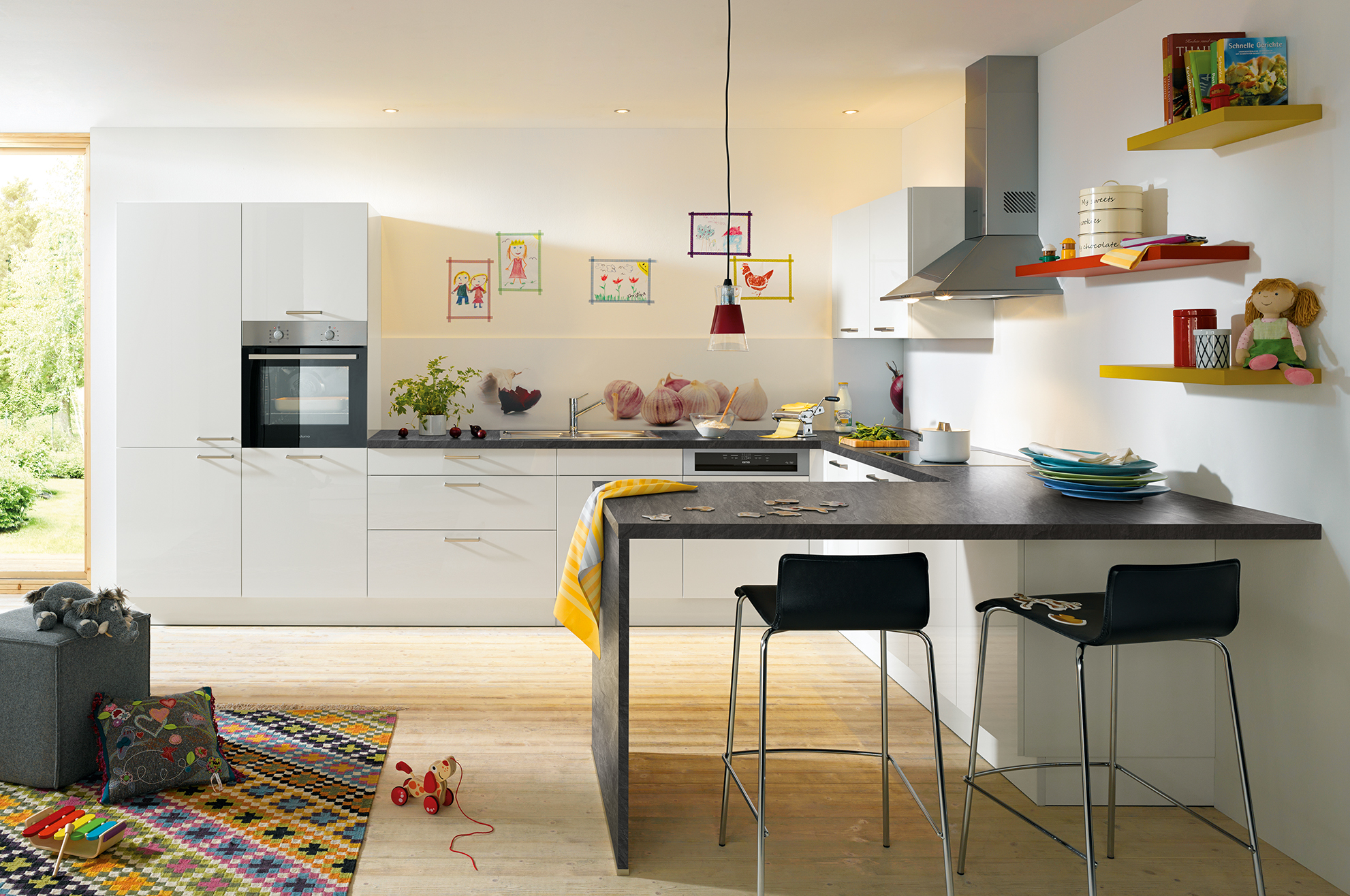 Schueller klassische L-Kueche mit Tresen