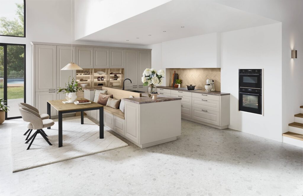 Nobilia Landhausküche Sylt mit Essbereich