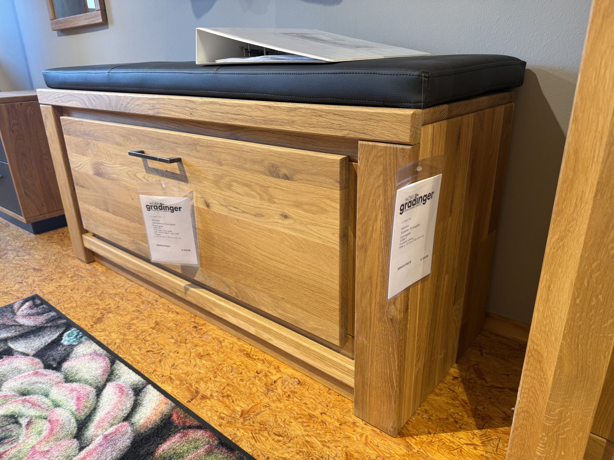 garderobe-farmingdale-wildeiche-sitzbank-detail