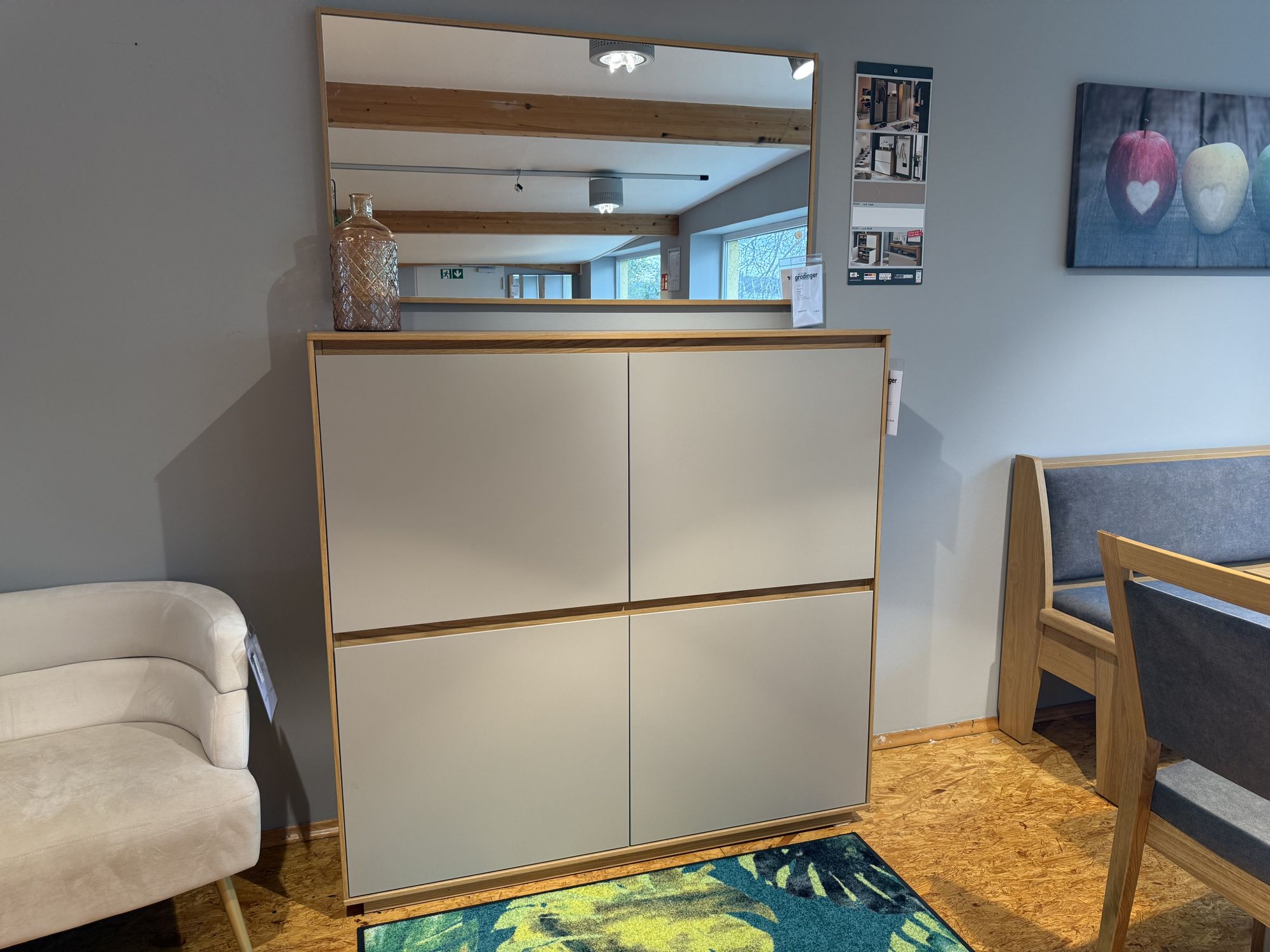 garderobe-v100-eiche-weiss-schuhschrank-spiegel-frontal