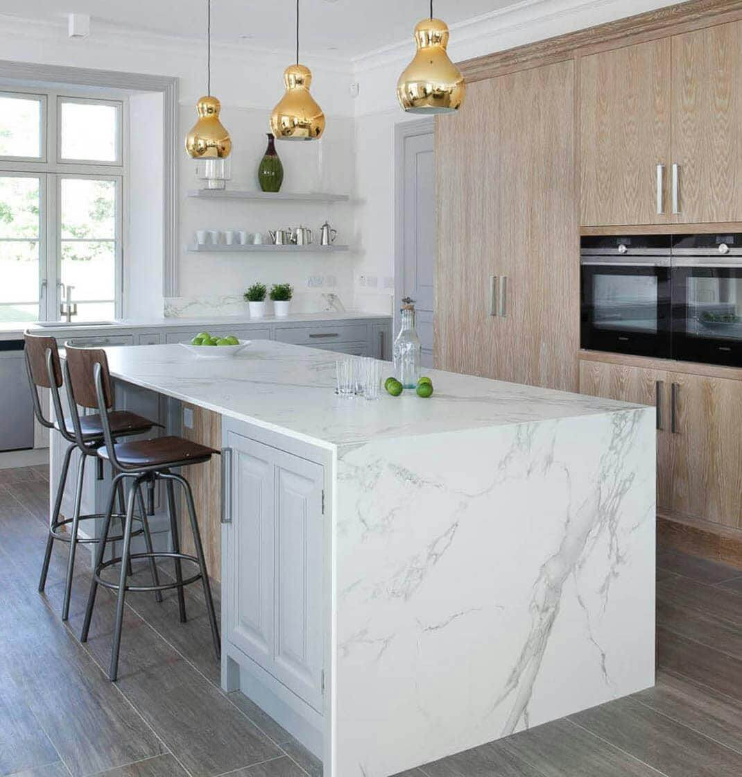 Cosentino-Dekton-Arbeitsplatte-auf-Kuecheninsel