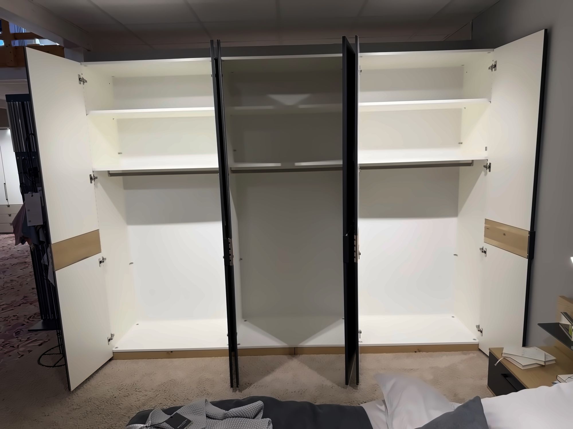 Drehtürenschrank Global Viana