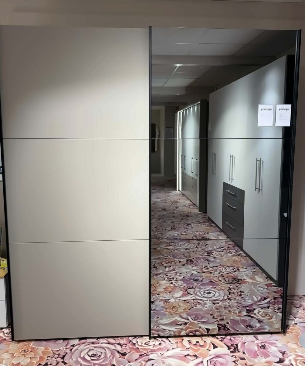 Schwebetürenschrank Slideline