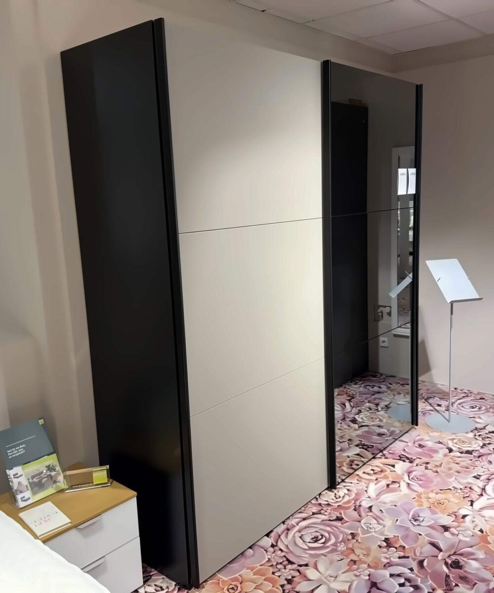 Schwebetürenschrank Slideline