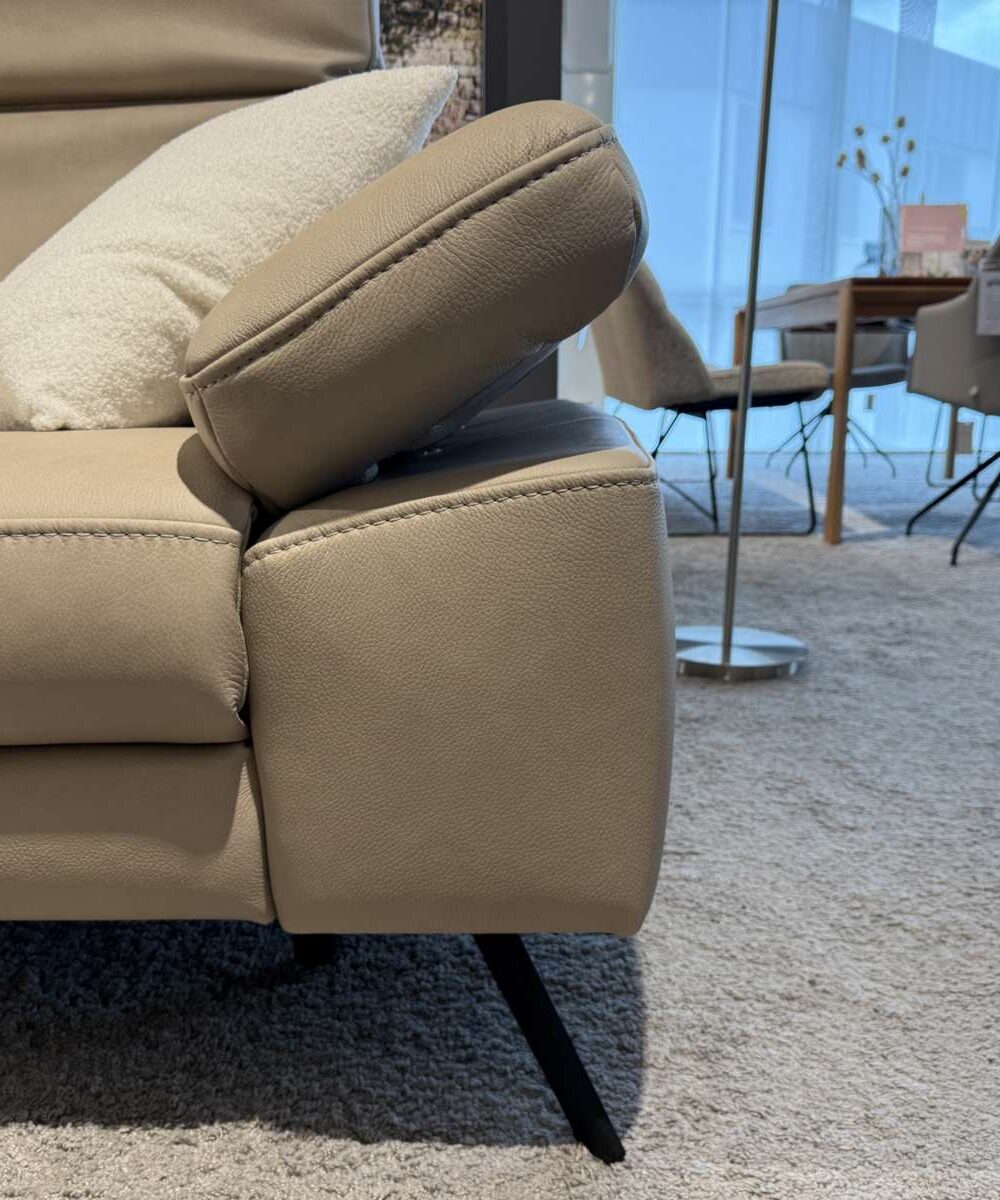 Ledersofa Global Rafaela 2.0 mit Relaxfunktion, verstellbare Armlehne