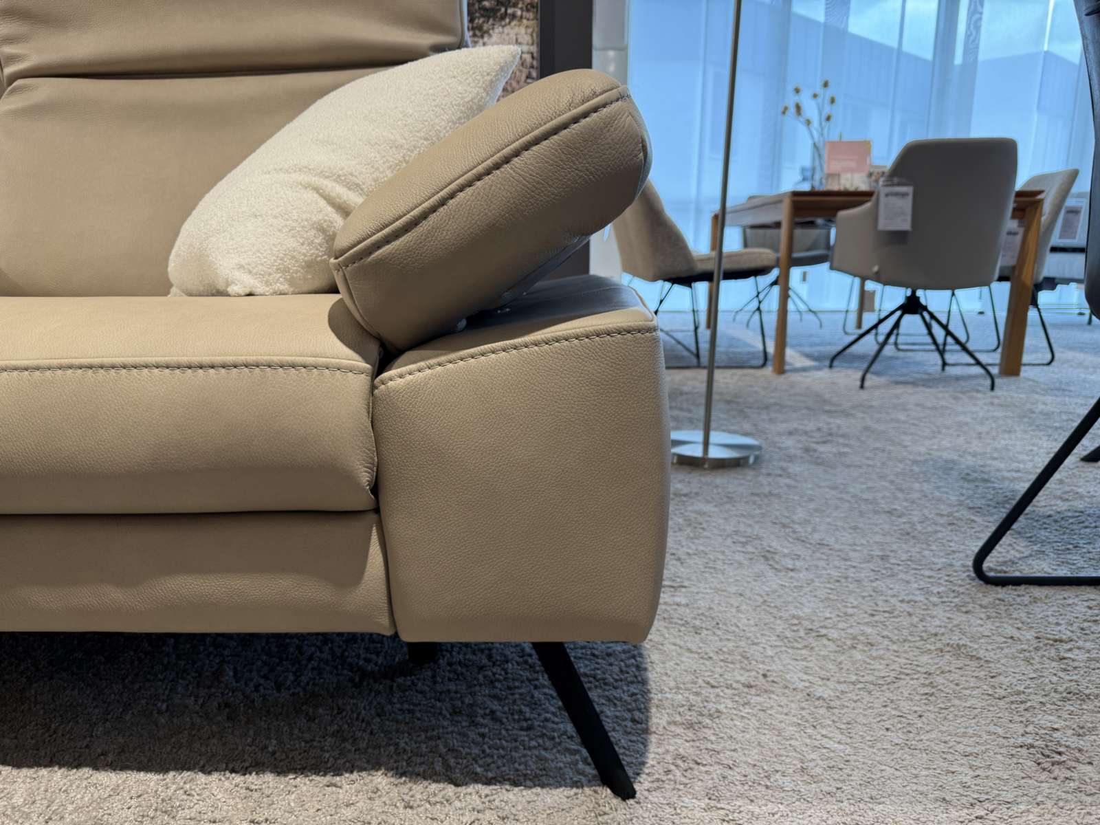Ledersofa Global Rafaela 2.0 mit Relaxfunktion, verstellbare Armlehne