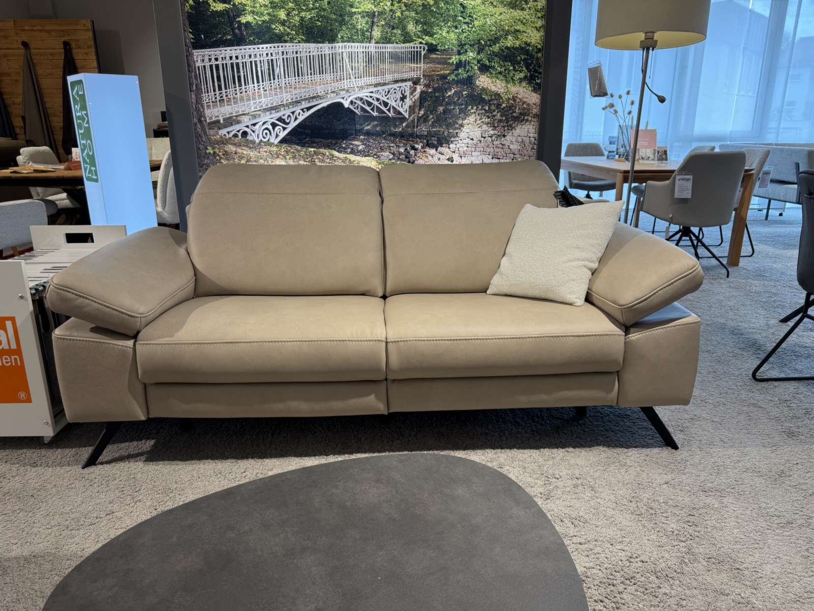 Ledersofa Global Rafaela 2.0 mit Relaxfunktion, Leder Doppio Pearl, Frontansicht