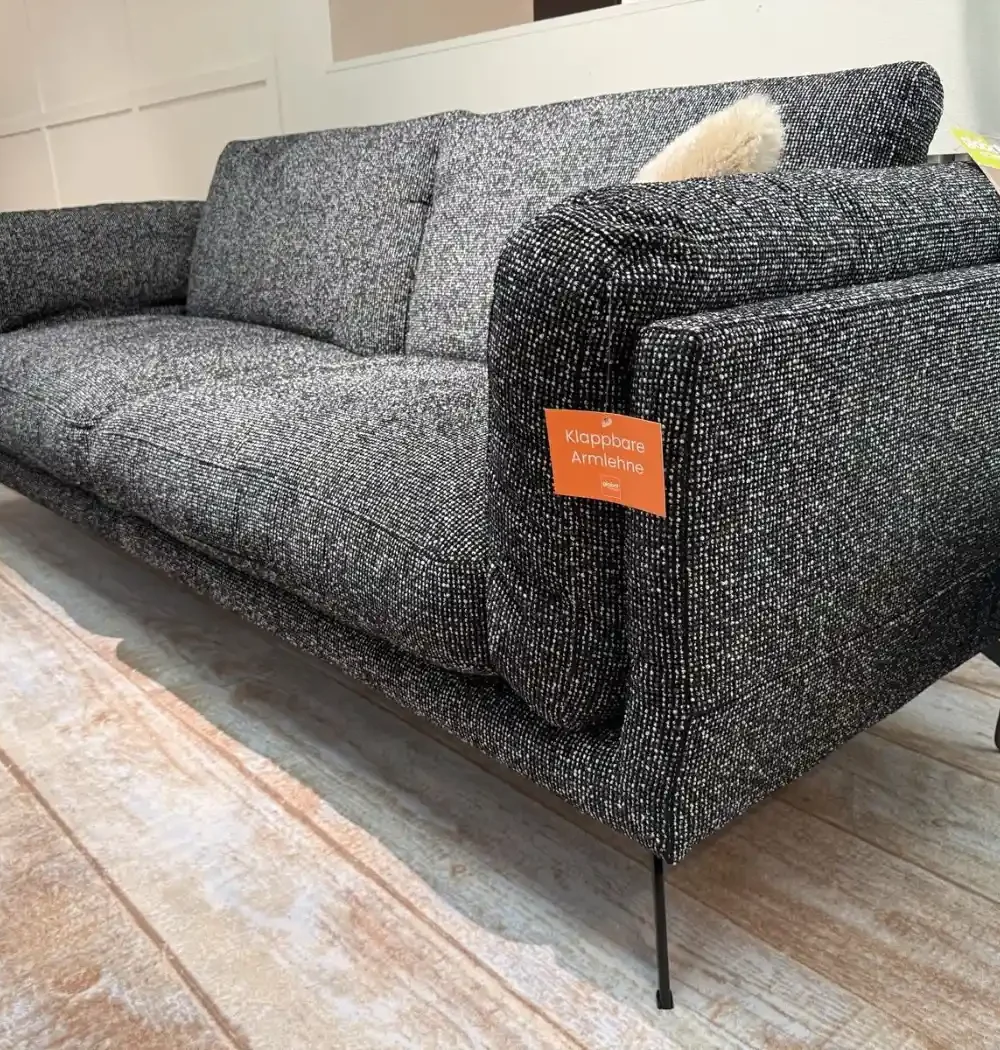 Sofa Global Valdemoro, Armlehne in der Seitenansicht