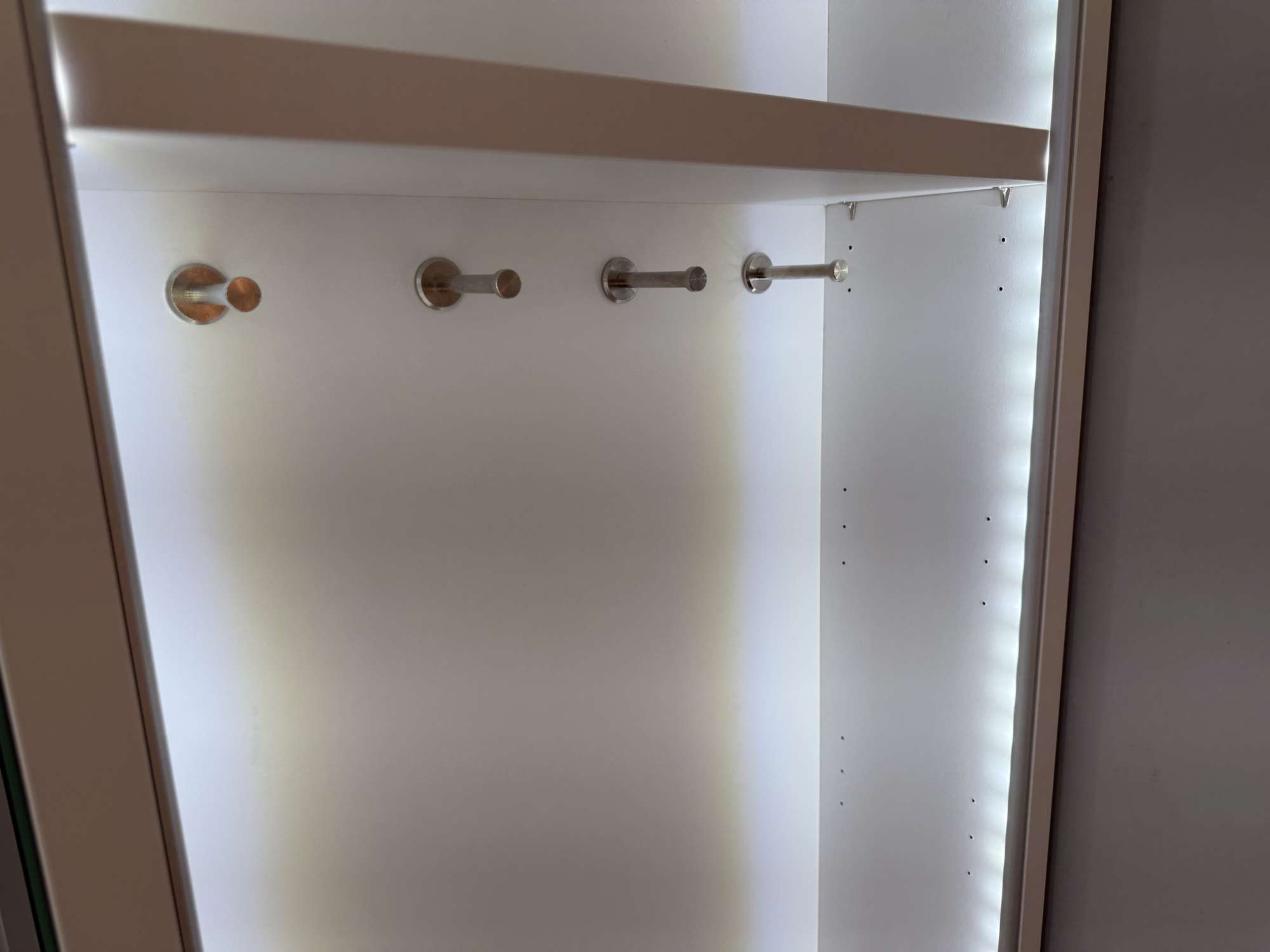 Schiebetürenschrank Libro 2.1 mit LED-Beleuchtung, LED-Innenbeleuchtung im Detail