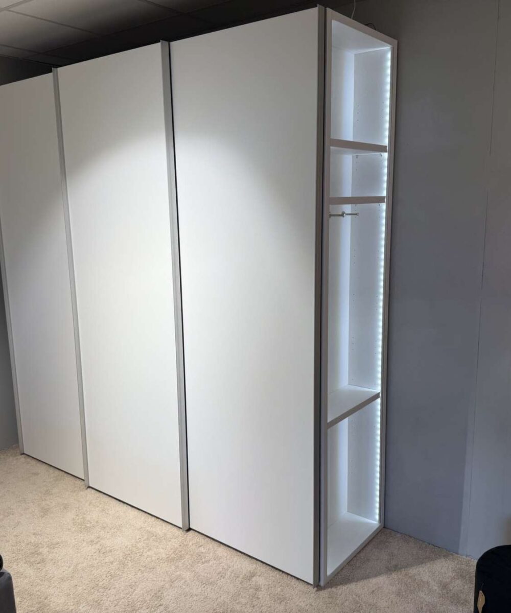 Schiebetürenschrank Libro 2.1 mit LED-Beleuchtung, LED-Lichtband an der Seite