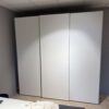 Schiebetürenschrank Libro 2.1 mit LED-Beleuchtung, Front Polarweiß, Gesamtansicht