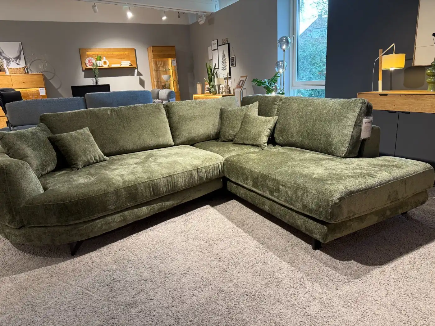 Ecksofa Natura Home Solenne, Vorderansicht mit losen Rückenkissen