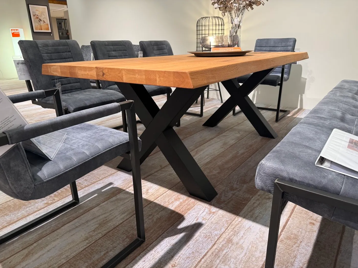 Esstisch Natura Home Clifton mit Baumkante, Seitenansicht