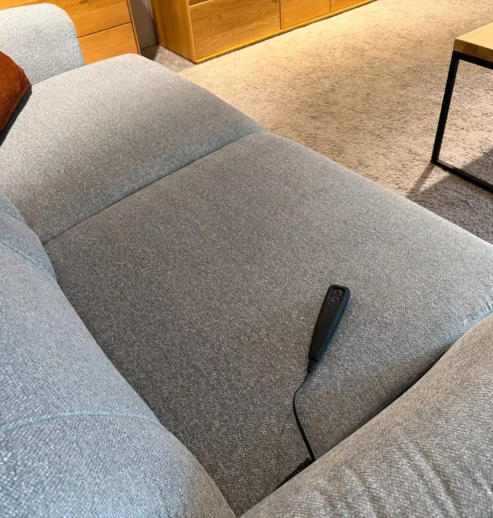Sofa-Set Natura Home Nevin motorisch, Detail des Bezugs Enoa Dream Grey