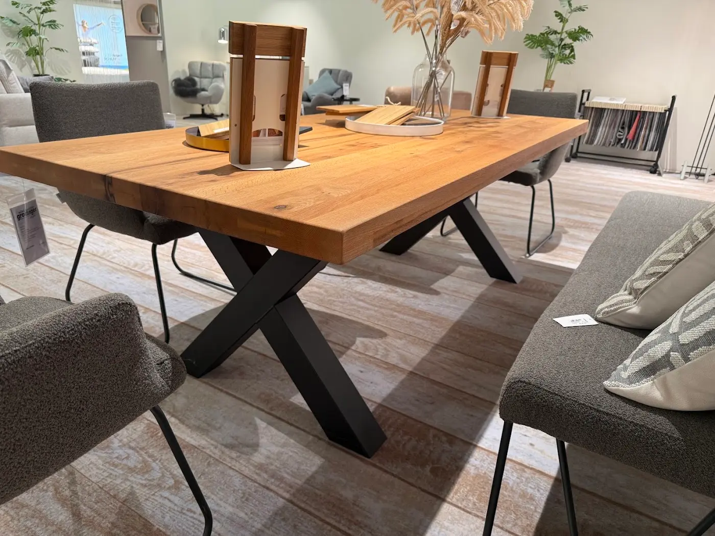 Esstisch Natura Clifton 220 cm, Gesamtansicht mit gerader Tischkante