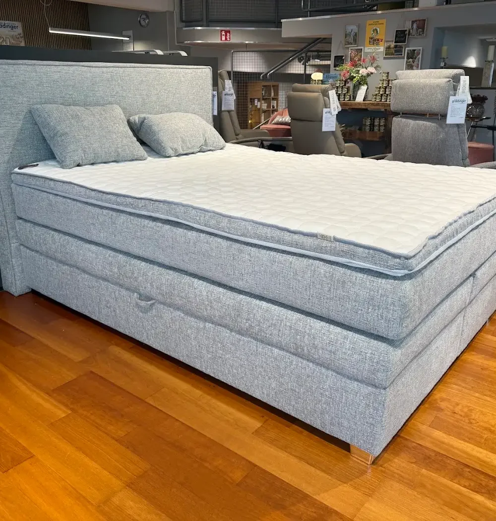 Boxspringbett Theresa mit Bettkasten, Schrägansicht